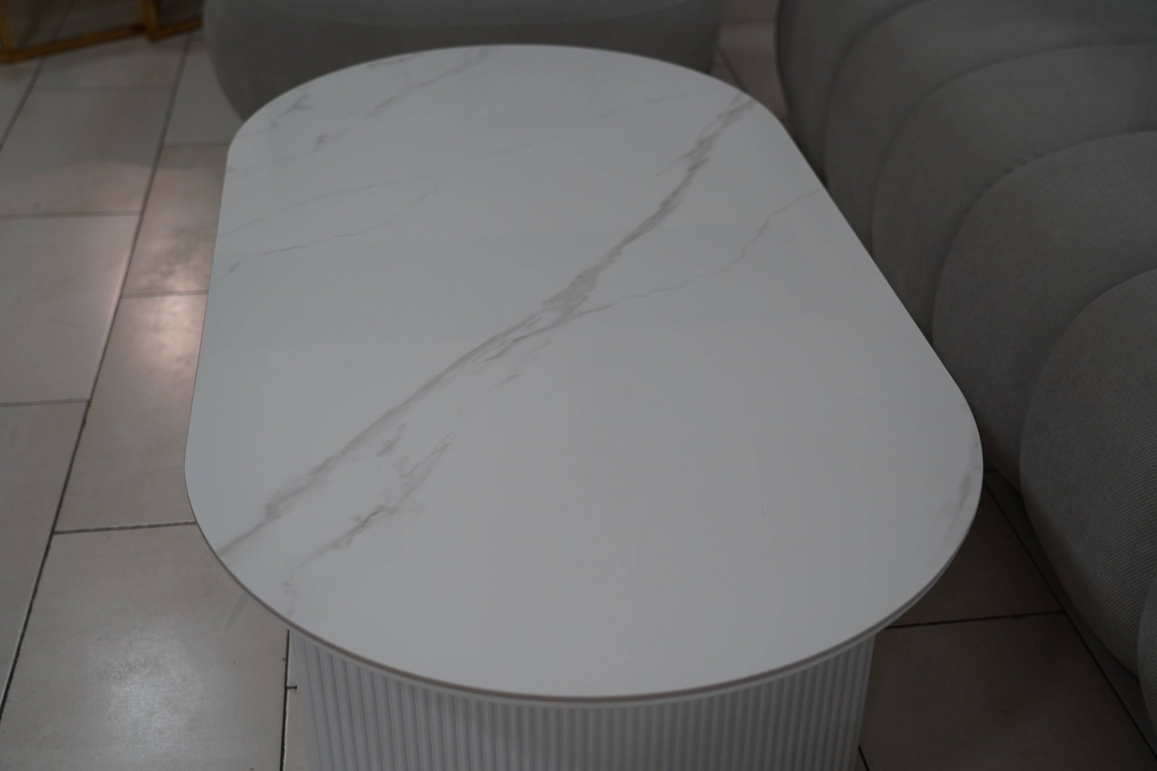 TABLE BASSE JOSÉPHINE EFFET MARBRÉ / PIEDS BLANC