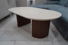 TABLE BASSE CALYPSO EFFET TRAVERTIN / PIEDS NOYER