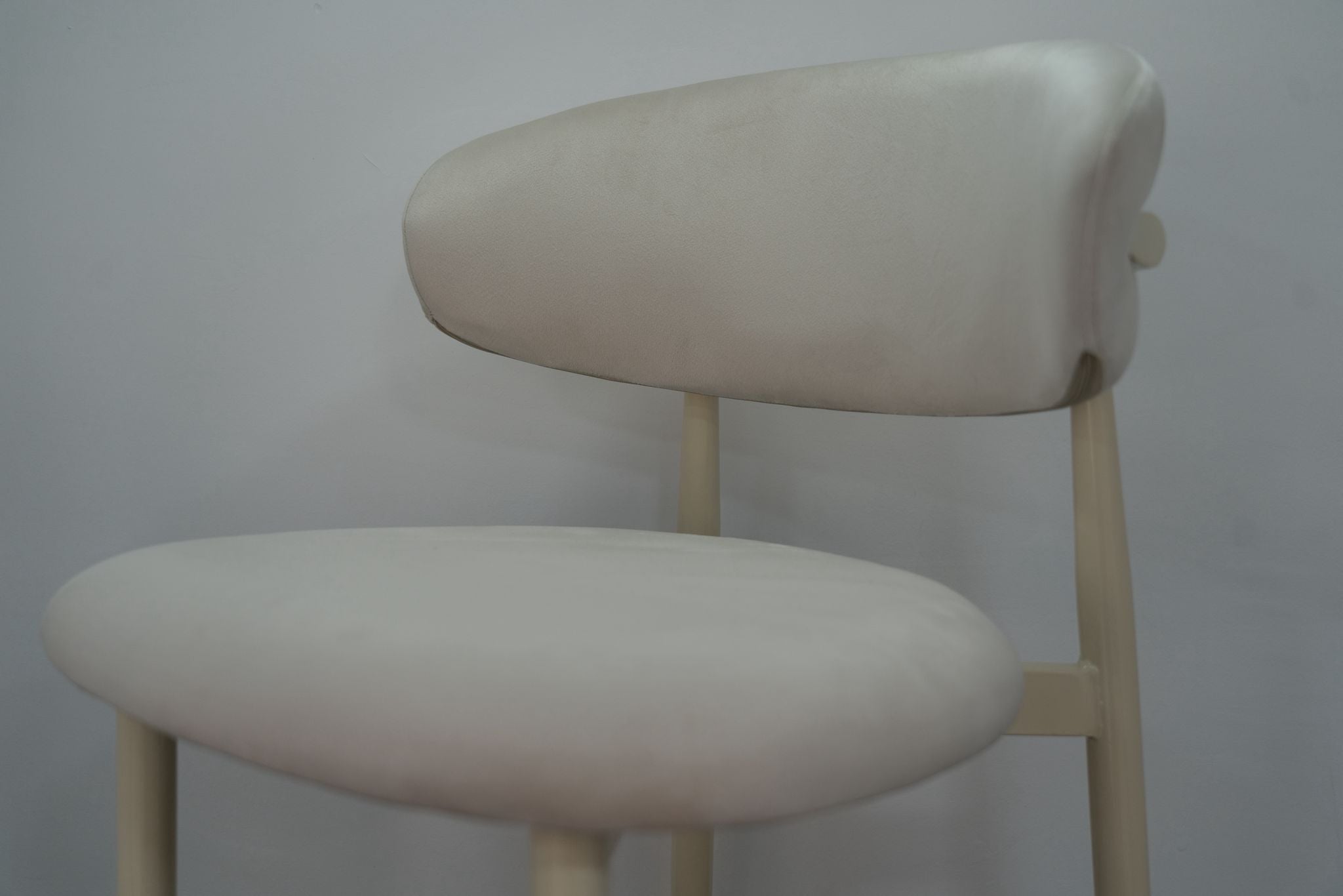 CHAISE LUCILE VELOURS BEIGE / PIEDS BEIGE