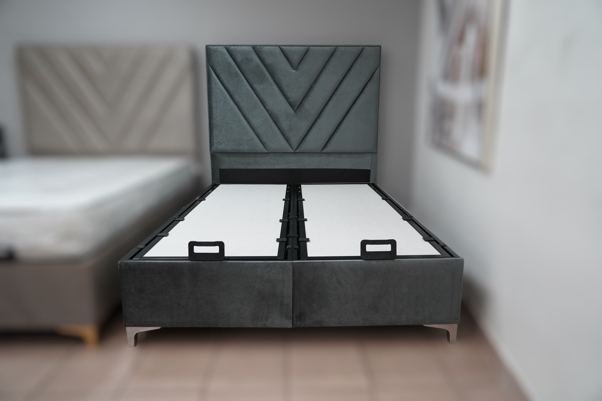 LIT COFFRE ELMAS GRIS / PIEDS ARGENTÉ